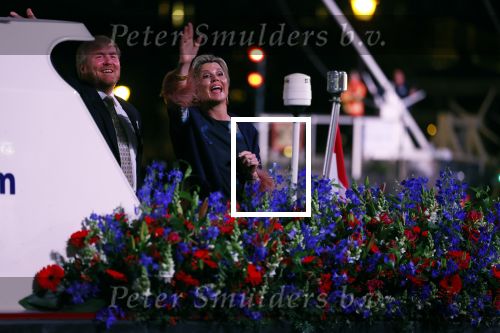 Amsterdam 5 mei 2022
5 mei concert op de amstel bij Carre met oa aanwezig Koning Willem Alexander en Koningin Maxima .