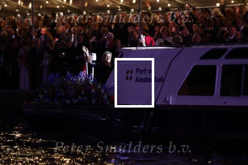 Amsterdam 5 mei 2022
5 mei concert op de amstel bij Carre met oa aanwezig Koning Willem Alexander en Koningin Maxima .
