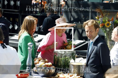 Maastricht 27 april 2022
Koningsdag wordt dit jaar in Maastricht gevierd . Aanwezig Koning Willem Alexander Koningin Maxima Prinses Amalia Prinses Alexia Prinses Ariane Prins Constantijn Prinses Laurentien Prins Maurits Prinses Marilene Prins Bernhard Prinses Annette Prins Floris Prinses Aimee Prins Pieter Christiaan en Prinses Annette.