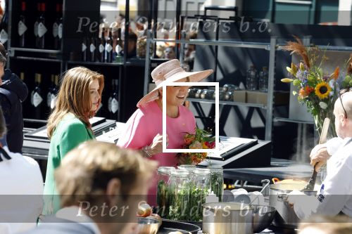 Maastricht 27 april 2022
Koningsdag wordt dit jaar in Maastricht gevierd . Aanwezig Koning Willem Alexander Koningin Maxima Prinses Amalia Prinses Alexia Prinses Ariane Prins Constantijn Prinses Laurentien Prins Maurits Prinses Marilene Prins Bernhard Prinses Annette Prins Floris Prinses Aimee Prins Pieter Christiaan en Prinses Annette.