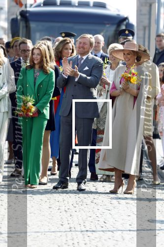 Maastricht 27 april 2022
Koningsdag wordt dit jaar in Maastricht gevierd . Aanwezig Koning Willem Alexander Koningin Maxima Prinses Amalia Prinses Alexia Prinses Ariane Prins Constantijn Prinses Laurentien Prins Maurits Prinses Marilene Prins Bernhard Prinses Annette Prins Floris Prinses Aimee Prins Pieter Christiaan en Prinses Annette.