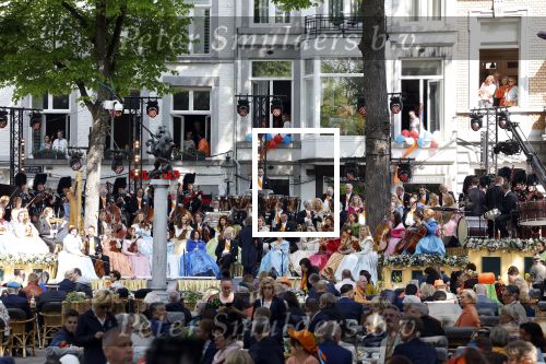 Maastricht 27 april 2022
Koningsdag wordt dit jaar in Maastricht gevierd . Aanwezig Koning Willem Alexander Koningin Maxima Prinses Amalia Prinses Alexia Prinses Ariane Prins Constantijn Prinses Laurentien Prins Maurits Prinses Marilene Prins Bernhard Prinses Annette Prins Floris Prinses Aimee Prins Pieter Christiaan en Prinses Annette.