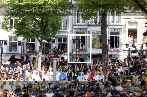 Maastricht 27 april 2022
Koningsdag wordt dit jaar in Maastricht gevierd . Aanwezig Koning Willem Alexander Koningin Maxima Prinses Amalia Prinses Alexia Prinses Ariane Prins Constantijn Prinses Laurentien Prins Maurits Prinses Marilene Prins Bernhard Prinses Annette Prins Floris Prinses Aimee Prins Pieter Christiaan en Prinses Annette.