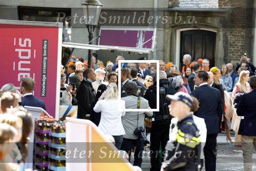 Maastricht 27 april 2022
Koningsdag wordt dit jaar in Maastricht gevierd . Aanwezig Koning Willem Alexander Koningin Maxima Prinses Amalia Prinses Alexia Prinses Ariane Prins Constantijn Prinses Laurentien Prins Maurits Prinses Marilene Prins Bernhard Prinses Annette Prins Floris Prinses Aimee Prins Pieter Christiaan en Prinses Annette.