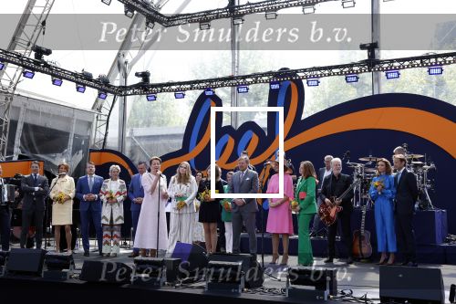 Maastricht 27 april 2022
Koningsdag wordt dit jaar in Maastricht gevierd . Aanwezig Koning Willem Alexander Koningin Maxima Prinses Amalia Prinses Alexia Prinses Ariane Prins Constantijn Prinses Laurentien Prins Maurits Prinses Marilene Prins Bernhard Prinses Annette Prins Floris Prinses Aimee Prins Pieter Christiaan en Prinses Annette.