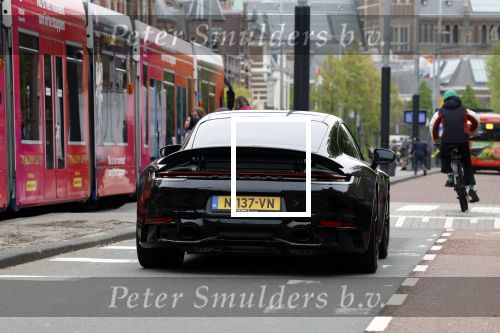 Amsterdam 3 mei 2022
Lik Kleine in zijn nieuwe porsche 911 in amsterdam zuid