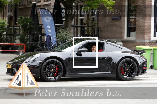Amsterdam 3 mei 2022
Lik Kleine in zijn nieuwe porsche 911 in amsterdam zuid