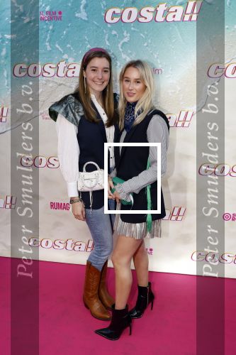 Amsterdam 20 april 2022
Premiere Costa in Tuschinski. Castleden oa , Katja Schuurman Abbey Hoes Soy Kroon Stephanie v Eer Oscar Aerts Sinan Eroglu Roeland Fernhout Tina de Bruin en Lisa Zweerman . De regisseur is Jon Karhaus en Diederik Jekel heeft het script geschreven. Lisa Vervoorn met een vriendin