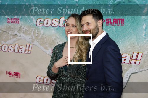 Amsterdam 20 april 2022
Premiere Costa in Tuschinski. Castleden oa , Katja Schuurman Abbey Hoes Soy Kroon Stephanie v Eer Oscar Aerts Sinan Eroglu Roeland Fernhout Tina de Bruin en Lisa Zweerman . De regisseur is Jon Karhaus en Diederik Jekel heeft het script geschreven.