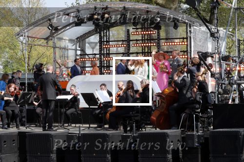 Maastricht 27 april 2022
Koningsdag wordt dit jaar in Maastricht gevierd . Aanwezig Koning Willem Alexander Koningin Maxima Prinses Amalia Prinses Alexia Prinses Ariane Prins Constantijn Prinses Laurentien Prins Maurits Prinses Marilene Prins Bernhard Prinses Annette Prins Floris Prinses Aimee Prins Pieter Christiaan en Prinses Annette. Lucas en Steve