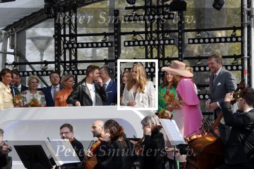Maastricht 27 april 2022
Koningsdag wordt dit jaar in Maastricht gevierd . Aanwezig Koning Willem Alexander Koningin Maxima Prinses Amalia Prinses Alexia Prinses Ariane Prins Constantijn Prinses Laurentien Prins Maurits Prinses Marilene Prins Bernhard Prinses Annette Prins Floris Prinses Aimee Prins Pieter Christiaan en Prinses Annette. Lucas en Steve