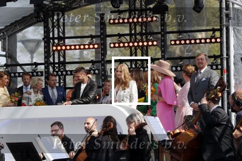 Maastricht 27 april 2022
Koningsdag wordt dit jaar in Maastricht gevierd . Aanwezig Koning Willem Alexander Koningin Maxima Prinses Amalia Prinses Alexia Prinses Ariane Prins Constantijn Prinses Laurentien Prins Maurits Prinses Marilene Prins Bernhard Prinses Annette Prins Floris Prinses Aimee Prins Pieter Christiaan en Prinses Annette. Lucas en Steve
