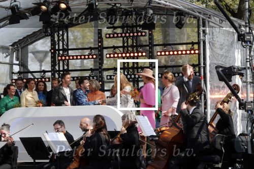 Maastricht 27 april 2022
Koningsdag wordt dit jaar in Maastricht gevierd . Aanwezig Koning Willem Alexander Koningin Maxima Prinses Amalia Prinses Alexia Prinses Ariane Prins Constantijn Prinses Laurentien Prins Maurits Prinses Marilene Prins Bernhard Prinses Annette Prins Floris Prinses Aimee Prins Pieter Christiaan en Prinses Annette. Lucas en Steve