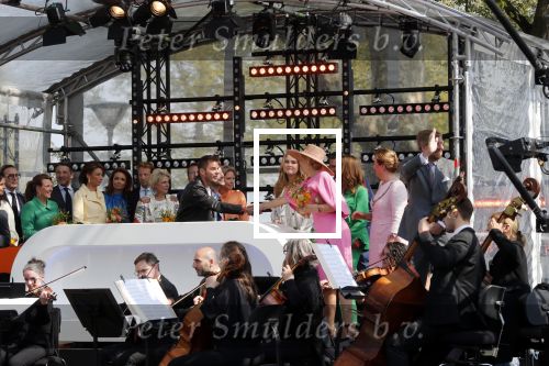 Maastricht 27 april 2022
Koningsdag wordt dit jaar in Maastricht gevierd . Aanwezig Koning Willem Alexander Koningin Maxima Prinses Amalia Prinses Alexia Prinses Ariane Prins Constantijn Prinses Laurentien Prins Maurits Prinses Marilene Prins Bernhard Prinses Annette Prins Floris Prinses Aimee Prins Pieter Christiaan en Prinses Annette. Lucas en Steve