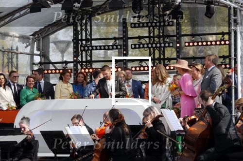 Maastricht 27 april 2022
Koningsdag wordt dit jaar in Maastricht gevierd . Aanwezig Koning Willem Alexander Koningin Maxima Prinses Amalia Prinses Alexia Prinses Ariane Prins Constantijn Prinses Laurentien Prins Maurits Prinses Marilene Prins Bernhard Prinses Annette Prins Floris Prinses Aimee Prins Pieter Christiaan en Prinses Annette. Lucas en Steve