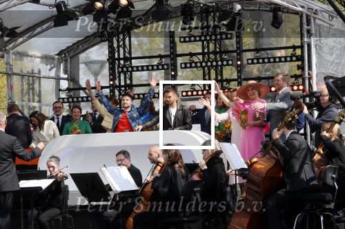 Maastricht 27 april 2022
Koningsdag wordt dit jaar in Maastricht gevierd . Aanwezig Koning Willem Alexander Koningin Maxima Prinses Amalia Prinses Alexia Prinses Ariane Prins Constantijn Prinses Laurentien Prins Maurits Prinses Marilene Prins Bernhard Prinses Annette Prins Floris Prinses Aimee Prins Pieter Christiaan en Prinses Annette. Lucas en Steve
