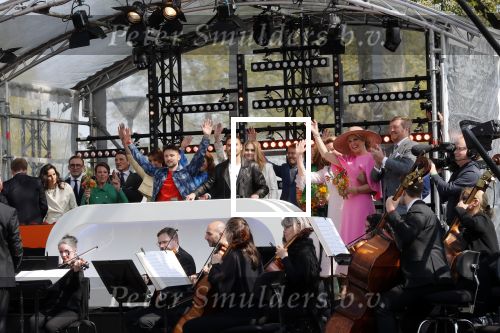 Maastricht 27 april 2022
Koningsdag wordt dit jaar in Maastricht gevierd . Aanwezig Koning Willem Alexander Koningin Maxima Prinses Amalia Prinses Alexia Prinses Ariane Prins Constantijn Prinses Laurentien Prins Maurits Prinses Marilene Prins Bernhard Prinses Annette Prins Floris Prinses Aimee Prins Pieter Christiaan en Prinses Annette. Lucas en Steve