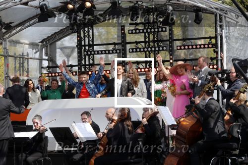 Maastricht 27 april 2022
Koningsdag wordt dit jaar in Maastricht gevierd . Aanwezig Koning Willem Alexander Koningin Maxima Prinses Amalia Prinses Alexia Prinses Ariane Prins Constantijn Prinses Laurentien Prins Maurits Prinses Marilene Prins Bernhard Prinses Annette Prins Floris Prinses Aimee Prins Pieter Christiaan en Prinses Annette. Lucas en Steve