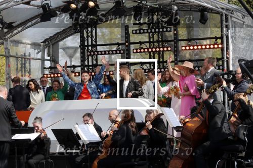 Maastricht 27 april 2022
Koningsdag wordt dit jaar in Maastricht gevierd . Aanwezig Koning Willem Alexander Koningin Maxima Prinses Amalia Prinses Alexia Prinses Ariane Prins Constantijn Prinses Laurentien Prins Maurits Prinses Marilene Prins Bernhard Prinses Annette Prins Floris Prinses Aimee Prins Pieter Christiaan en Prinses Annette. Lucas en Steve