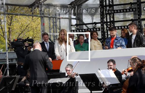 Maastricht 27 april 2022
Koningsdag wordt dit jaar in Maastricht gevierd . Aanwezig Koning Willem Alexander Koningin Maxima Prinses Amalia Prinses Alexia Prinses Ariane Prins Constantijn Prinses Laurentien Prins Maurits Prinses Marilene Prins Bernhard Prinses Annette Prins Floris Prinses Aimee Prins Pieter Christiaan en Prinses Annette. Lucas en Steve