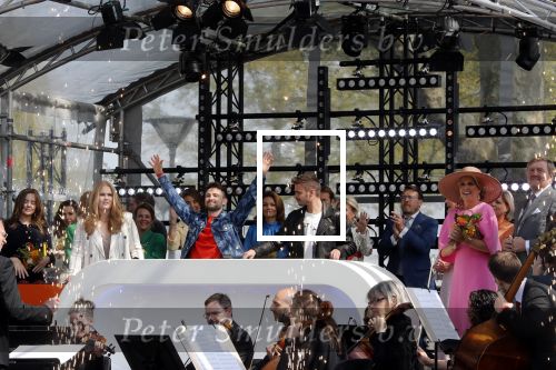 Maastricht 27 april 2022
Koningsdag wordt dit jaar in Maastricht gevierd . Aanwezig Koning Willem Alexander Koningin Maxima Prinses Amalia Prinses Alexia Prinses Ariane Prins Constantijn Prinses Laurentien Prins Maurits Prinses Marilene Prins Bernhard Prinses Annette Prins Floris Prinses Aimee Prins Pieter Christiaan en Prinses Annette. Lucas en Steve