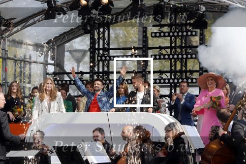 Maastricht 27 april 2022
Koningsdag wordt dit jaar in Maastricht gevierd . Aanwezig Koning Willem Alexander Koningin Maxima Prinses Amalia Prinses Alexia Prinses Ariane Prins Constantijn Prinses Laurentien Prins Maurits Prinses Marilene Prins Bernhard Prinses Annette Prins Floris Prinses Aimee Prins Pieter Christiaan en Prinses Annette. Lucas en Steve