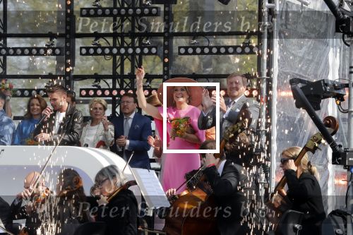 Maastricht 27 april 2022
Koningsdag wordt dit jaar in Maastricht gevierd . Aanwezig Koning Willem Alexander Koningin Maxima Prinses Amalia Prinses Alexia Prinses Ariane Prins Constantijn Prinses Laurentien Prins Maurits Prinses Marilene Prins Bernhard Prinses Annette Prins Floris Prinses Aimee Prins Pieter Christiaan en Prinses Annette. Lucas en Steve