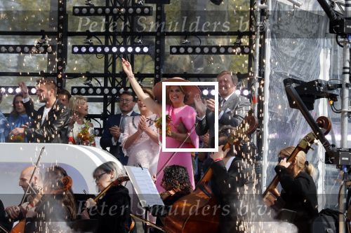 Maastricht 27 april 2022
Koningsdag wordt dit jaar in Maastricht gevierd . Aanwezig Koning Willem Alexander Koningin Maxima Prinses Amalia Prinses Alexia Prinses Ariane Prins Constantijn Prinses Laurentien Prins Maurits Prinses Marilene Prins Bernhard Prinses Annette Prins Floris Prinses Aimee Prins Pieter Christiaan en Prinses Annette. Lucas en Steve
