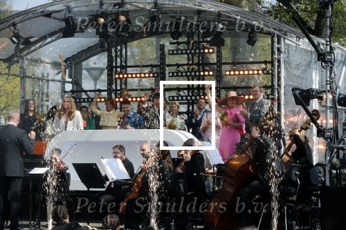 Maastricht 27 april 2022
Koningsdag wordt dit jaar in Maastricht gevierd . Aanwezig Koning Willem Alexander Koningin Maxima Prinses Amalia Prinses Alexia Prinses Ariane Prins Constantijn Prinses Laurentien Prins Maurits Prinses Marilene Prins Bernhard Prinses Annette Prins Floris Prinses Aimee Prins Pieter Christiaan en Prinses Annette. Lucas en Steve