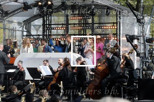 Maastricht 27 april 2022
Koningsdag wordt dit jaar in Maastricht gevierd . Aanwezig Koning Willem Alexander Koningin Maxima Prinses Amalia Prinses Alexia Prinses Ariane Prins Constantijn Prinses Laurentien Prins Maurits Prinses Marilene Prins Bernhard Prinses Annette Prins Floris Prinses Aimee Prins Pieter Christiaan en Prinses Annette. Lucas en Steve
