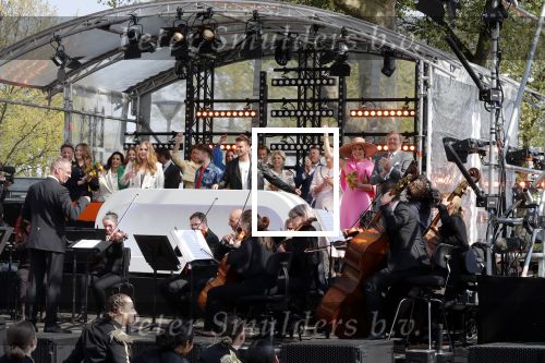 Maastricht 27 april 2022
Koningsdag wordt dit jaar in Maastricht gevierd . Aanwezig Koning Willem Alexander Koningin Maxima Prinses Amalia Prinses Alexia Prinses Ariane Prins Constantijn Prinses Laurentien Prins Maurits Prinses Marilene Prins Bernhard Prinses Annette Prins Floris Prinses Aimee Prins Pieter Christiaan en Prinses Annette. Lucas en Steve
