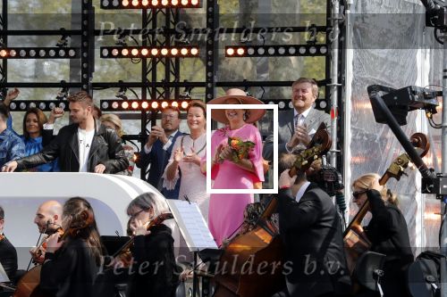 Maastricht 27 april 2022
Koningsdag wordt dit jaar in Maastricht gevierd . Aanwezig Koning Willem Alexander Koningin Maxima Prinses Amalia Prinses Alexia Prinses Ariane Prins Constantijn Prinses Laurentien Prins Maurits Prinses Marilene Prins Bernhard Prinses Annette Prins Floris Prinses Aimee Prins Pieter Christiaan en Prinses Annette. Lucas en Steve