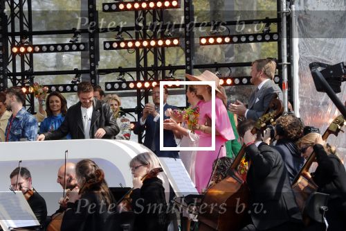 Maastricht 27 april 2022
Koningsdag wordt dit jaar in Maastricht gevierd . Aanwezig Koning Willem Alexander Koningin Maxima Prinses Amalia Prinses Alexia Prinses Ariane Prins Constantijn Prinses Laurentien Prins Maurits Prinses Marilene Prins Bernhard Prinses Annette Prins Floris Prinses Aimee Prins Pieter Christiaan en Prinses Annette. Lucas en Steve