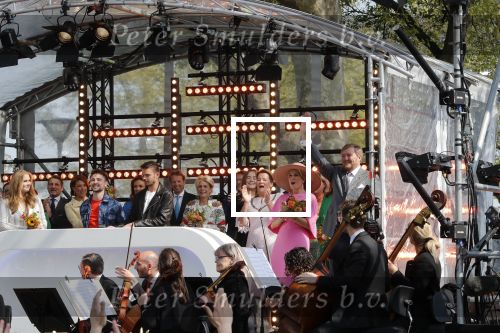 Maastricht 27 april 2022
Koningsdag wordt dit jaar in Maastricht gevierd . Aanwezig Koning Willem Alexander Koningin Maxima Prinses Amalia Prinses Alexia Prinses Ariane Prins Constantijn Prinses Laurentien Prins Maurits Prinses Marilene Prins Bernhard Prinses Annette Prins Floris Prinses Aimee Prins Pieter Christiaan en Prinses Annette. Lucas en Steve