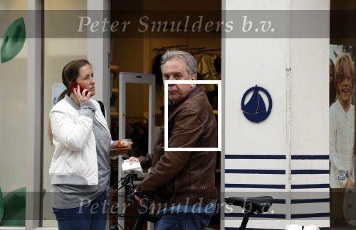 Amsterdam 15 april 2022
Maarten Spanjer eet brodje op straat in Amsterdam