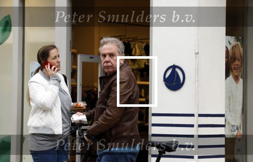 Amsterdam 15 april 2022
Maarten Spanjer eet brodje op straat in Amsterdam