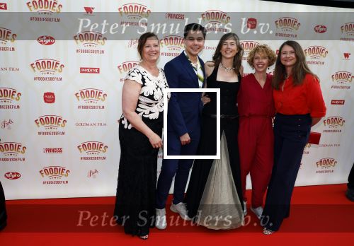 Amsterdam 10 mei 2022
Premiere Foodies in Tuschinski met oa Ilse warringa Holly Brood Sanne Langelaar Sanne Vogel Sinan Eroglu Quiah Shilue Roue Verveer en Johanna Hagen. Mannin de Wildt