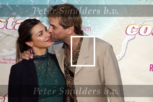 Amsterdam 20 april 2022
Premiere Costa in Tuschinski. Castleden oa , Katja Schuurman Abbey Hoes Soy Kroon Stephanie v Eer Oscar Aerts Sinan Eroglu Roeland Fernhout Tina de Bruin en Lisa Zweerman . De regisseur is Jon Karhaus en Diederik Jekel heeft het script geschreven. Manuel Broekman kwam met zijn vriendin