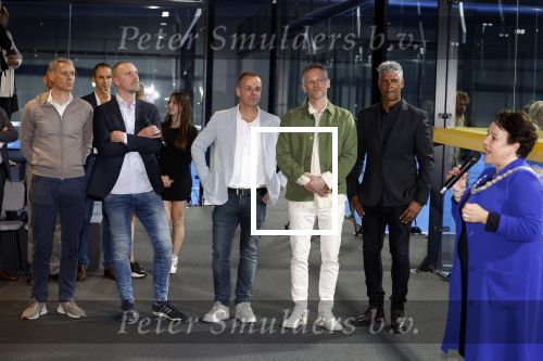 Utrecht 24 april 2022
Opening hal 22.        ( Padel bowling fitness en squash)
De eigenaren zijn Marco v Basten Frank Rijkaard Perry Overeem Barry Atsma en Edwin Oosterlaar.