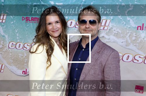 Amsterdam 20 april 2022
Premiere Costa in Tuschinski. Castleden oa , Katja Schuurman Abbey Hoes Soy Kroon Stephanie v Eer Oscar Aerts Sinan Eroglu Roeland Fernhout Tina de Bruin en Lisa Zweerman . De regisseur is Jon Karhaus en Diederik Jekel heeft het script geschreven. Marly v d Velden kwam met partner Mike Meijer