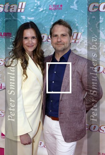 Amsterdam 20 april 2022
Premiere Costa in Tuschinski. Castleden oa , Katja Schuurman Abbey Hoes Soy Kroon Stephanie v Eer Oscar Aerts Sinan Eroglu Roeland Fernhout Tina de Bruin en Lisa Zweerman . De regisseur is Jon Karhaus en Diederik Jekel heeft het script geschreven. Marly v d Velden kwam met partner Mike Meijer