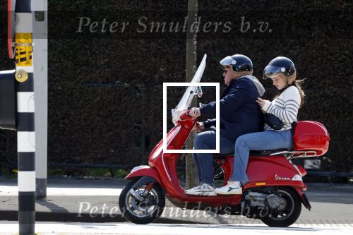 Amsterdam 16 april 2022
Martijn Krabbe op zijn vespa scooter met zijn dochter Michelle Krabbe