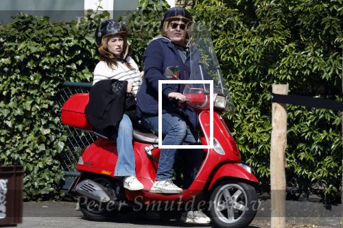 Amsterdam 16 april 2022
Martijn Krabbe op zijn vespa scooter met zijn dochter Michelle Krabbe