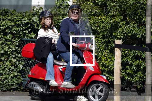 Amsterdam 16 april 2022
Martijn Krabbe op zijn vespa scooter met zijn dochter Michelle Krabbe
