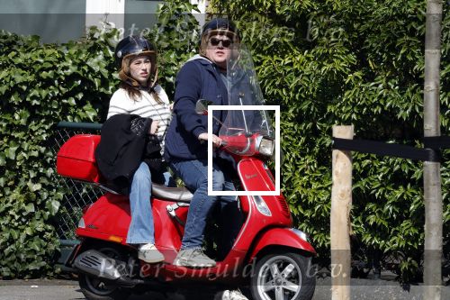 Amsterdam 16 april 2022
Martijn Krabbe op zijn vespa scooter met zijn dochter Michelle Krabbe