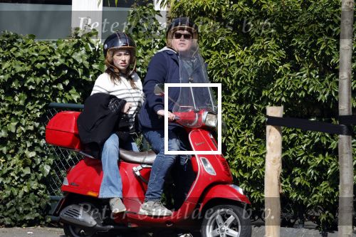 Amsterdam 16 april 2022
Martijn Krabbe op zijn vespa scooter met zijn dochter Michelle Krabbe