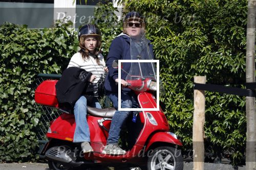 Amsterdam 16 april 2022
Martijn Krabbe op zijn vespa scooter met zijn dochter Michelle Krabbe