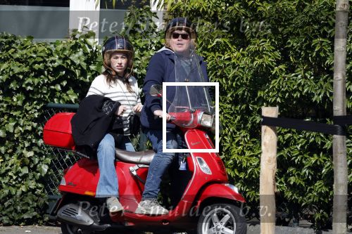 Amsterdam 16 april 2022
Martijn Krabbe op zijn vespa scooter met zijn dochter Michelle Krabbe