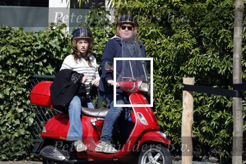 Amsterdam 16 april 2022
Martijn Krabbe op zijn vespa scooter met zijn dochter Michelle Krabbe