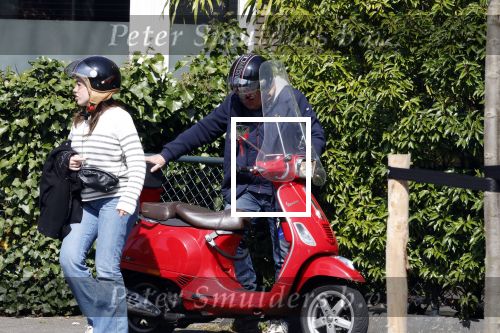 Amsterdam 16 april 2022
Martijn Krabbe op zijn vespa scooter met zijn dochter Michelle Krabbe